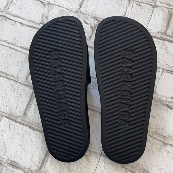 Balenciaga Glow In The Dark Slides - Picture 4 of 8